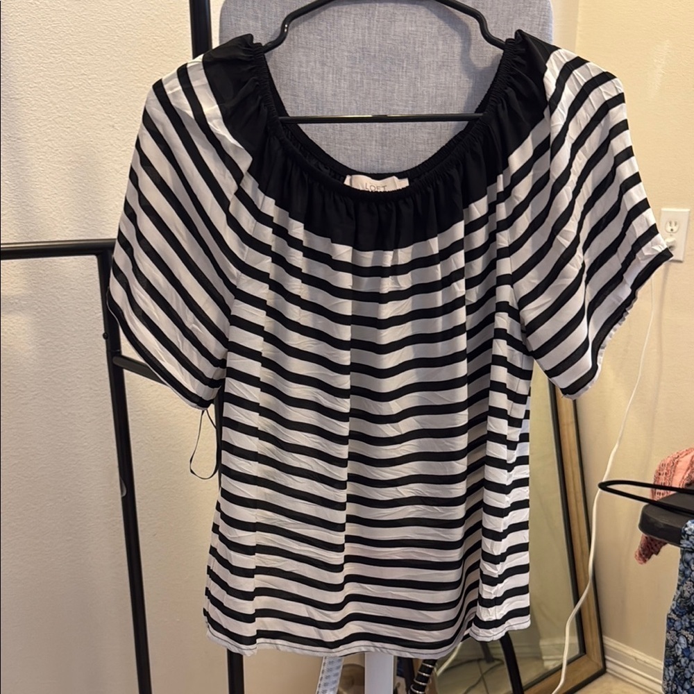 LOFT Black and White Ruffled Short Sleeve Blouse